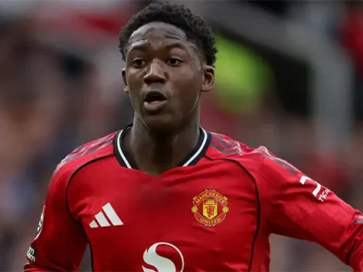 BOM TẤN: MU GẤP RÚT GIA HẠN MAINOO, CARRIK TIN TƯỞNG TUYỆT ĐỐI SAO TRẺ