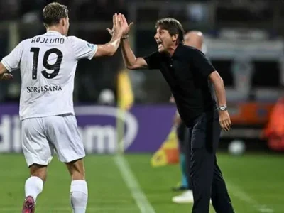 Conte ‘ném đá’ Amorim: HLV trẻ kiêu ngạo, bỏ rơi Hojlund ở Napoli