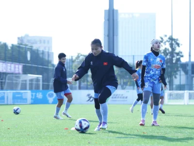 ĐT nữ Việt Nam ‘đổ lửa’ tập luyện tại Thâm Quyến: HLV chỉnh từng chi tiết nhỏ