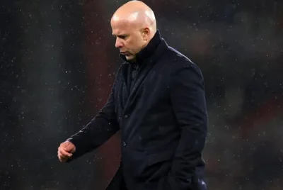 Cựu sao Liverpool cảnh báo: Arne Slot có thể bị sa thải nếu thất bại trong cuộc đua vào Champions League 1