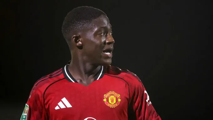  Mainoo trong màu áo MU