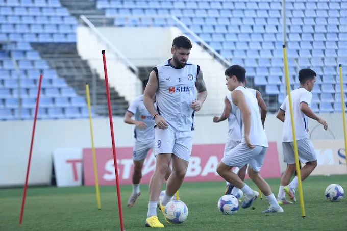 Các cầu thủ Đà Nẵng chuẩn bị cho cuộc tiếp đón PVF-CAND trên sân nhà Chi Lăng. Ảnh: FBNV